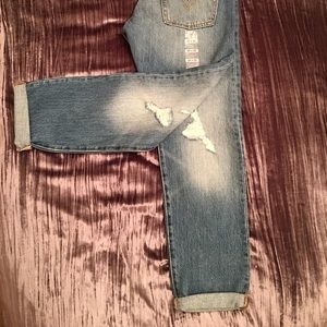 NWT Levi's 501 distressed boyfriend jeans
